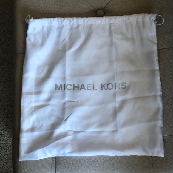 HOST PICK Michael Kors Leather Camera Crossbody - Picture 8 of 11